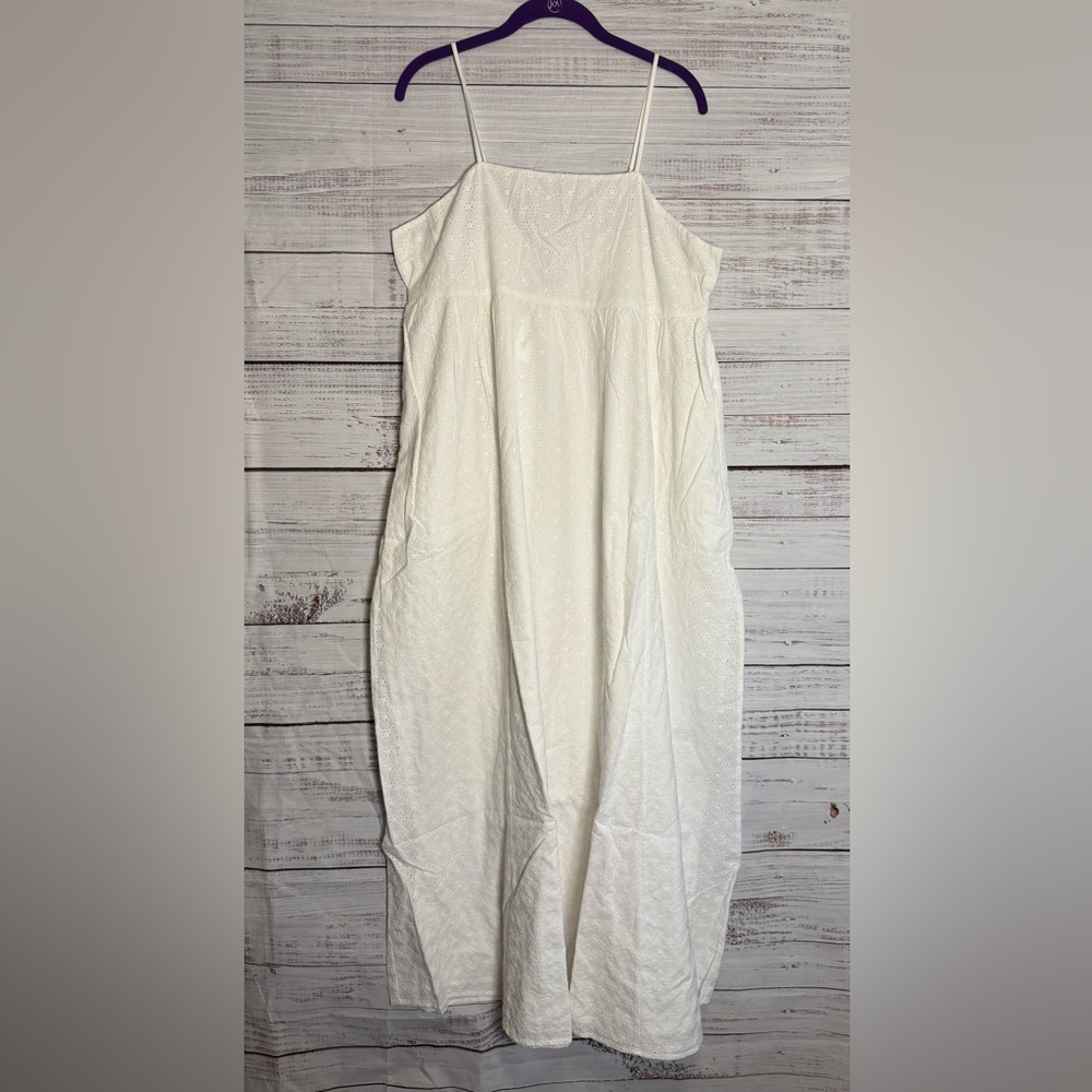 Chic White Maxi Dress with Spaghetti Straps (0319)